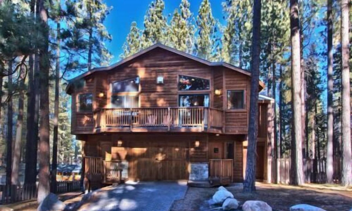 South Lake Tahoe House | Beautiful 6 Bedroom, 4 Bathroom Home Centrally Located and Perfectly Appointed