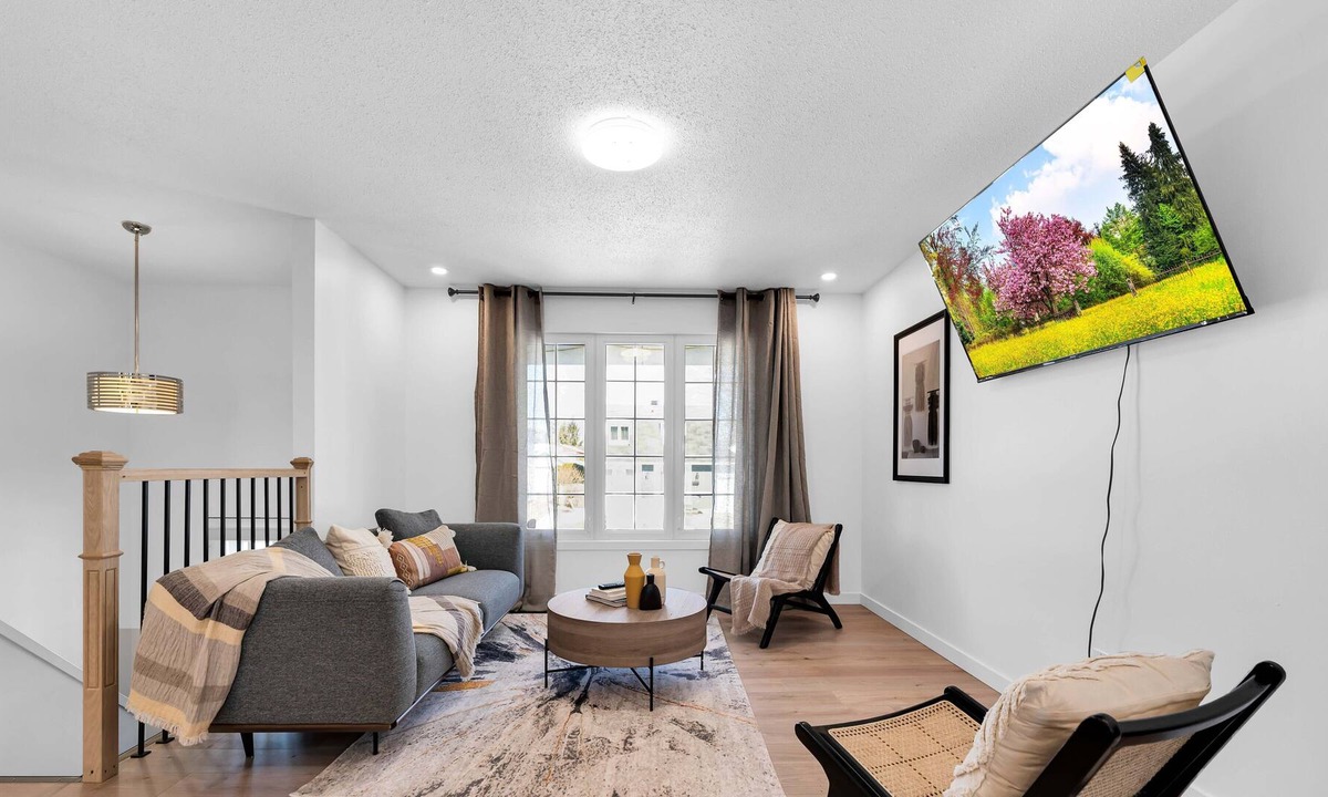 Downtown Gatineau House | Beautiful 6 bedroom home with sunroom -- 10 mins from Downtown Ottawa