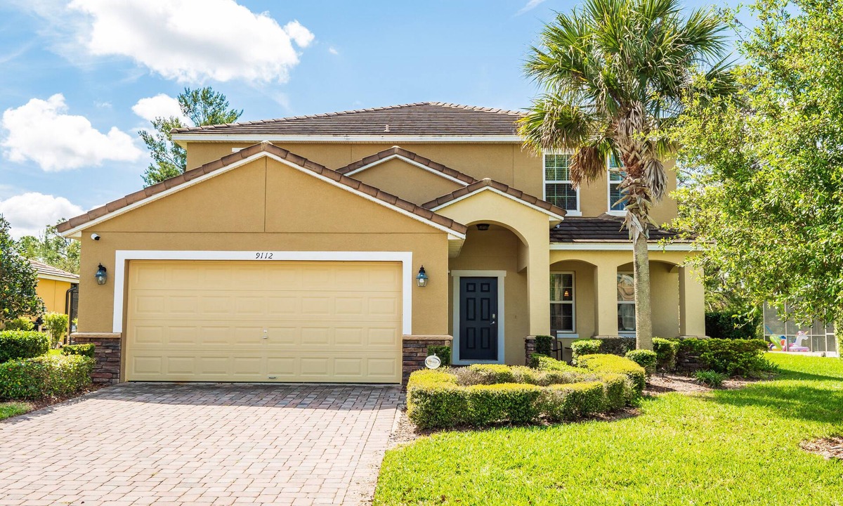 Calabria Villa | Beautiful 6 Bedroom Home, 6 Miles from Disney World, South Facing Pool