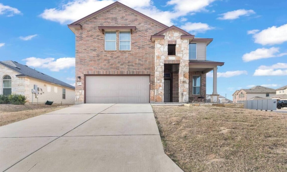 Copperas Cove House | Beautiful 7-bedroom 3 bath Grand Home Escape