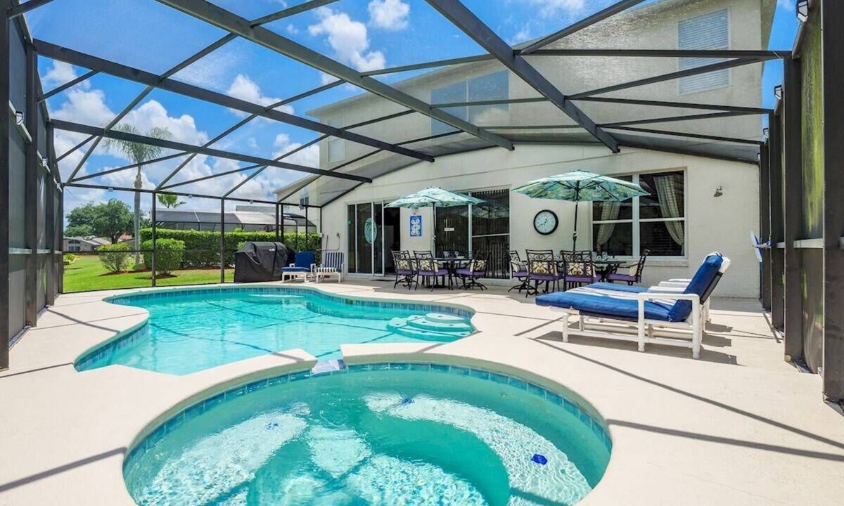 Lake Berkley House | Beautiful 7BR w/Pool & Lake View at Berkley