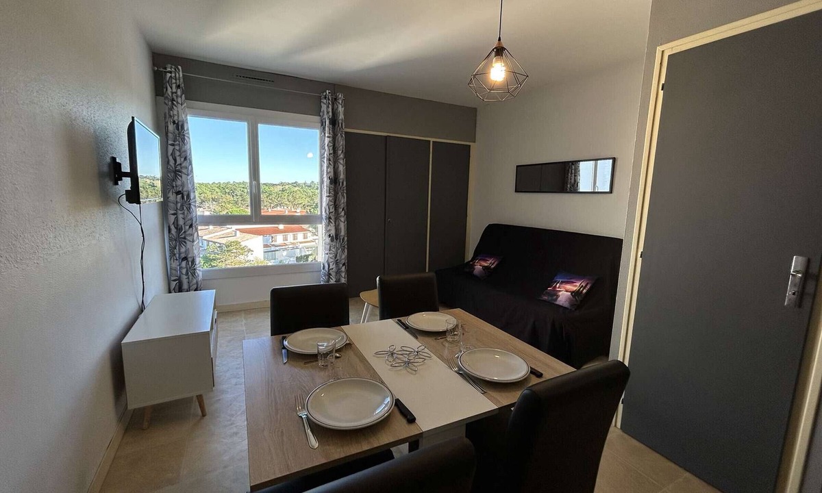Saint-Jean-de-Monts Apartment | Beautiful apartment with parking near the beach, 2 rooms, 4 people