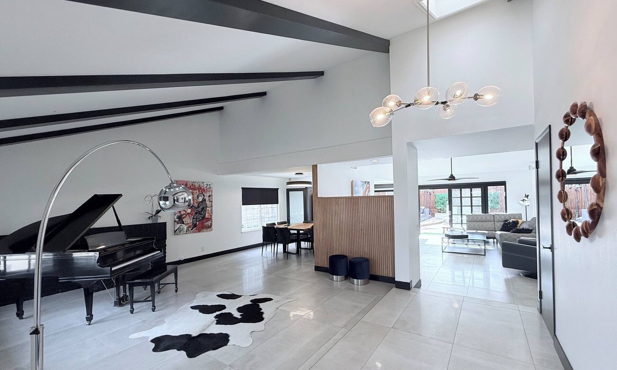 Agoura Hills House | Beautiful Agoura Hills 4BR w/Pool & jacuzzi
