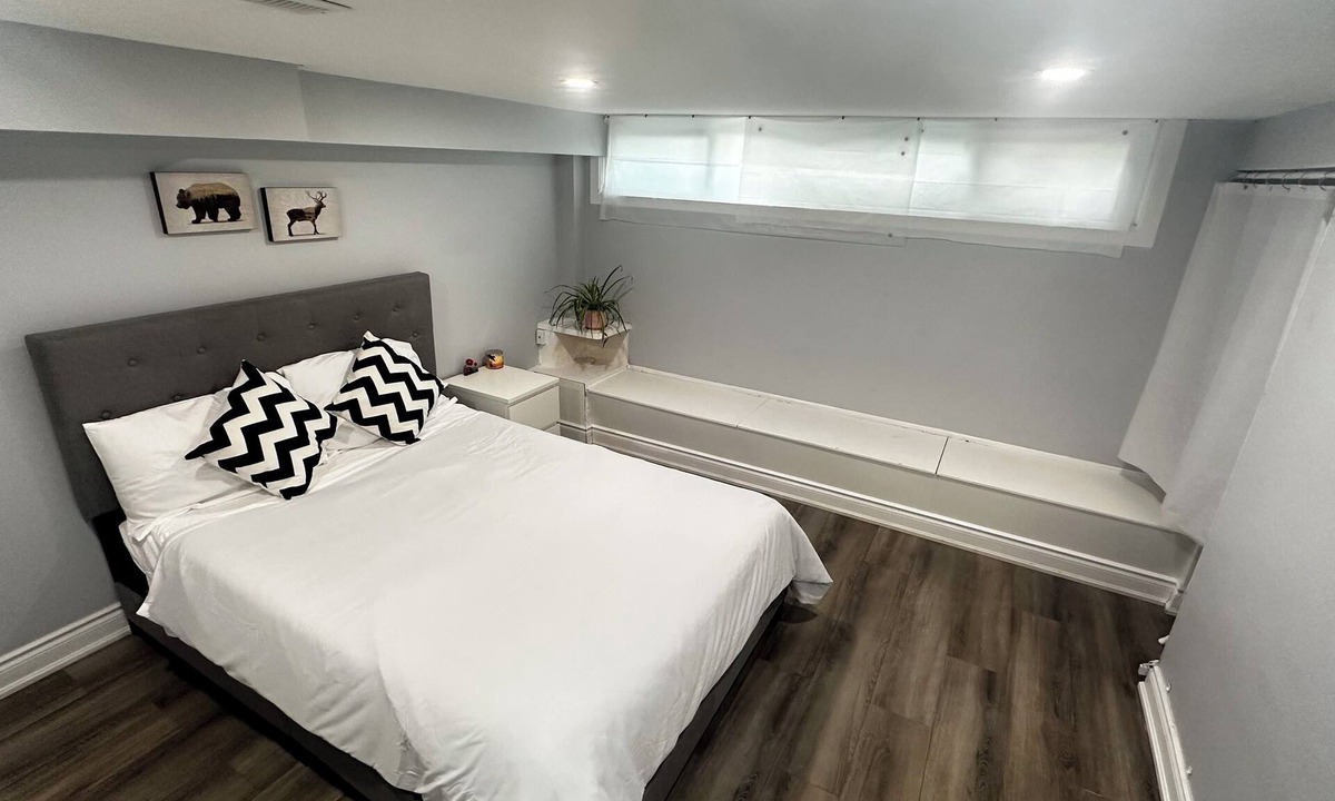 Ajax House | 🏡 Beautiful Ajax Retreat – Comfort, Space, and a Great Location!