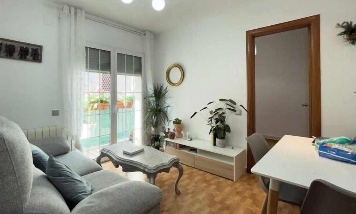 Vilapicina i la Torre Llobeta Apartment | Beautiful and central 2 double bedroom flat in Barcelona