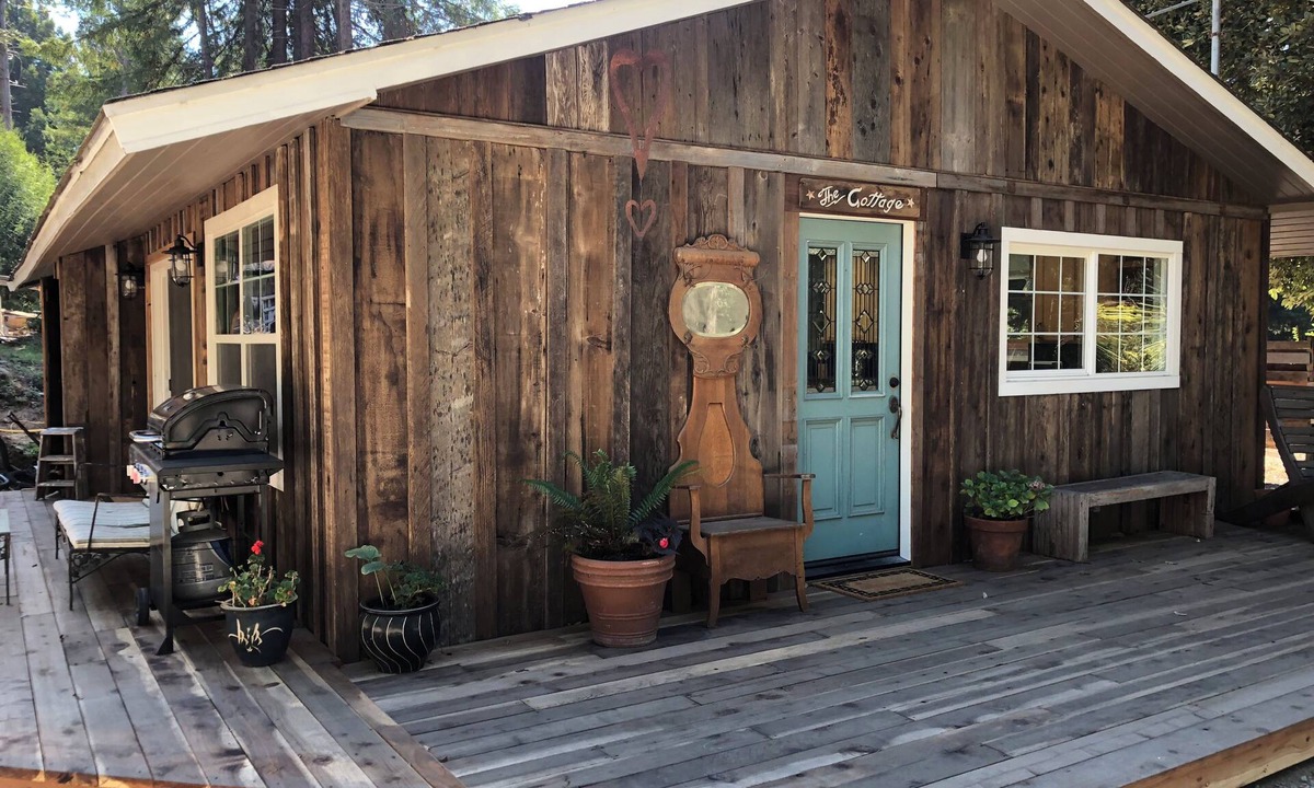 Cleone Cottage | Beautiful and Charming Cottage with Hot Tub