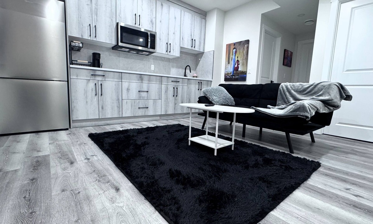 Airdrie House | Beautiful and comfortable basement suite in Airdrie.