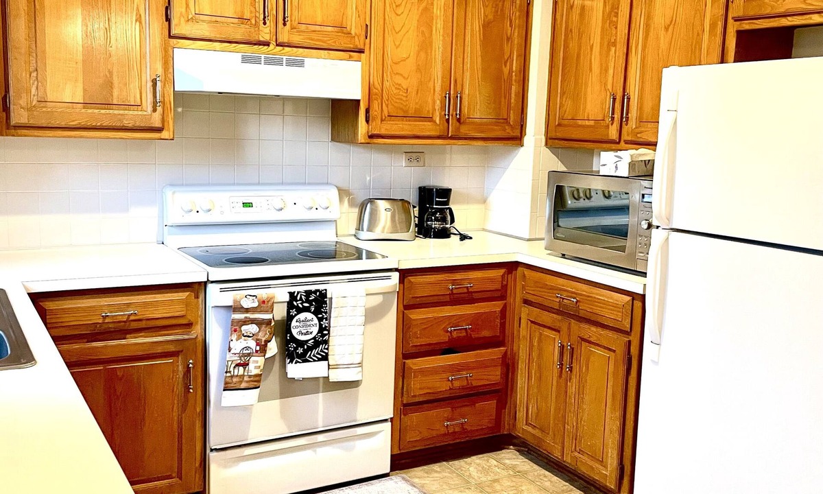 Olathe House | Beautiful and Cozy Olathe Home. Family friendly with King Bed