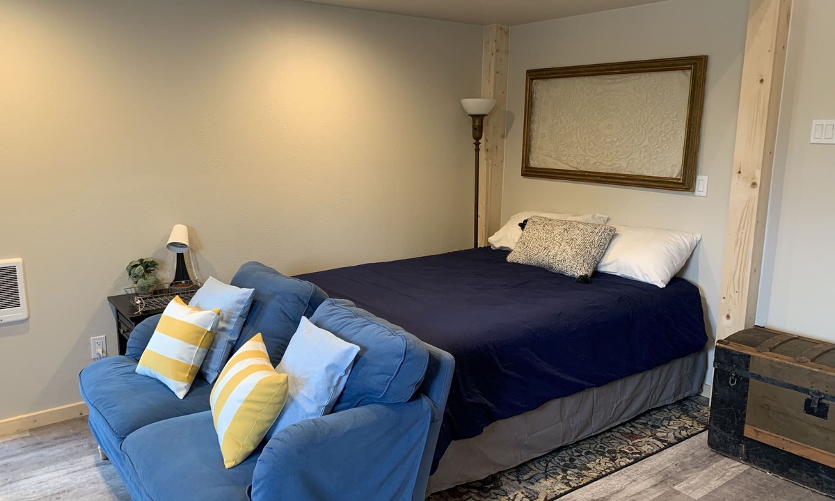 Rainier Apartment | Beautiful and Cozy Studio Guesthouse