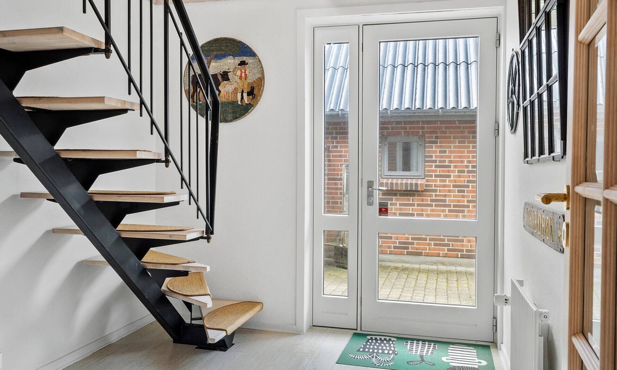 Thyboron House | Beautiful and family-friendly vacation home with whirlpool bathtub and orangery in the garden.