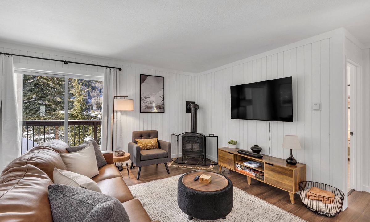 Blue River Condo | Beautiful and Modern 2 Bedroom, 1 Bath. Close to Ski Resort and Hiking