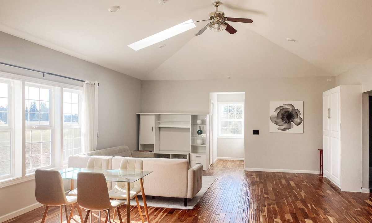 Brush Prairie House | BEAUTIFUL AND PEACEFUL STUDIO WITH FARM VIEWS