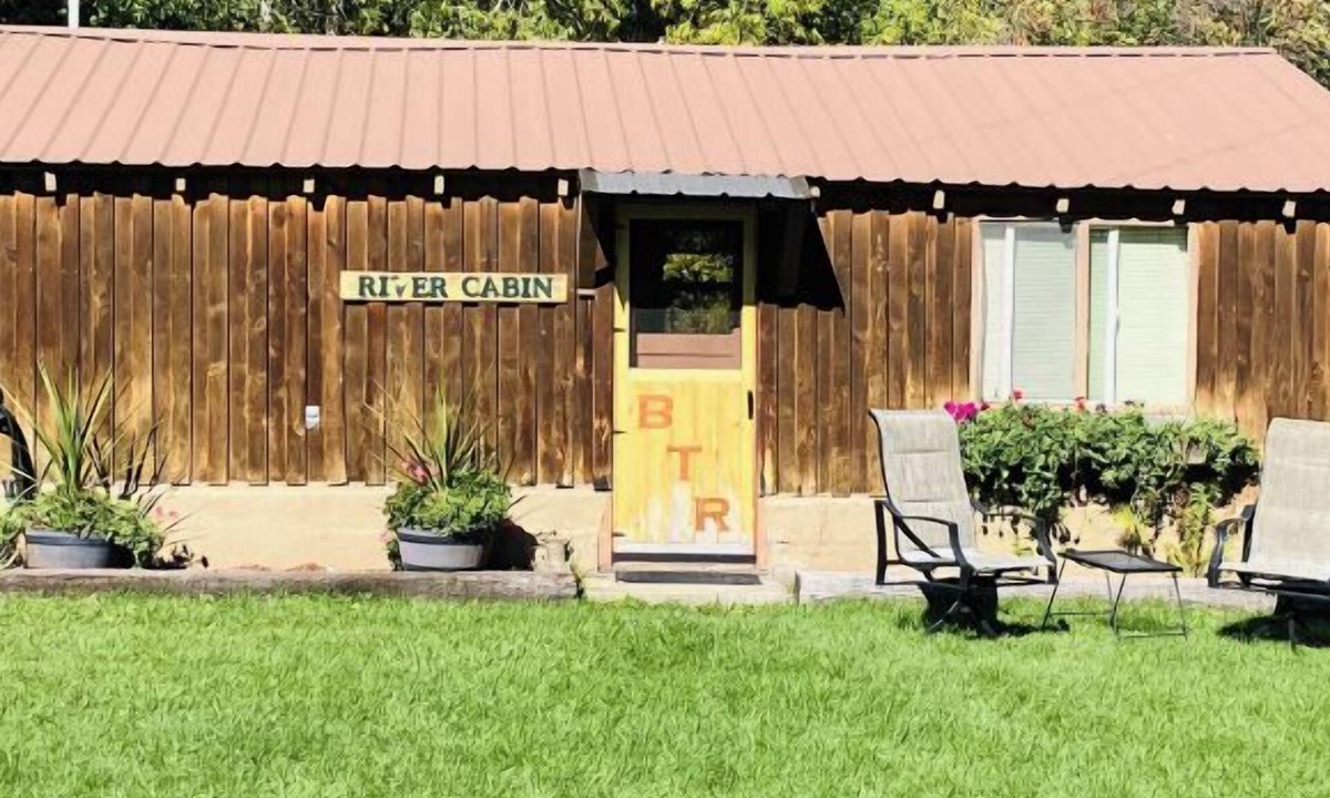 Wolf Creek Cabin | Beautiful and Quaint Cabin