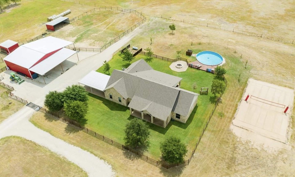 Lorena House | Beautiful and Relaxing Ranch Home Retreat