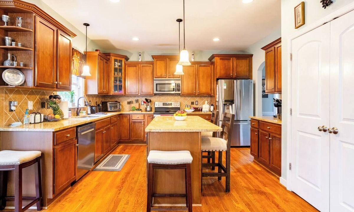 Woodlake House | Beautiful and Spacious home w/Outdoor Kitchen