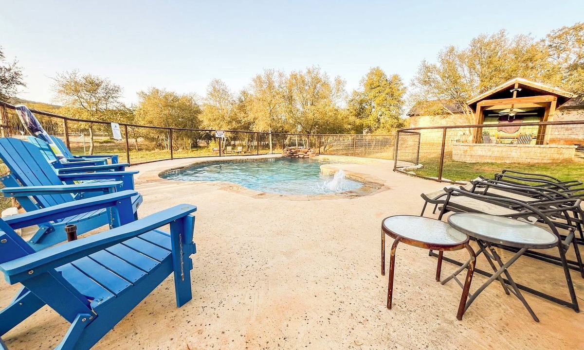Sabinal House | Beautiful and spacious home with a pool