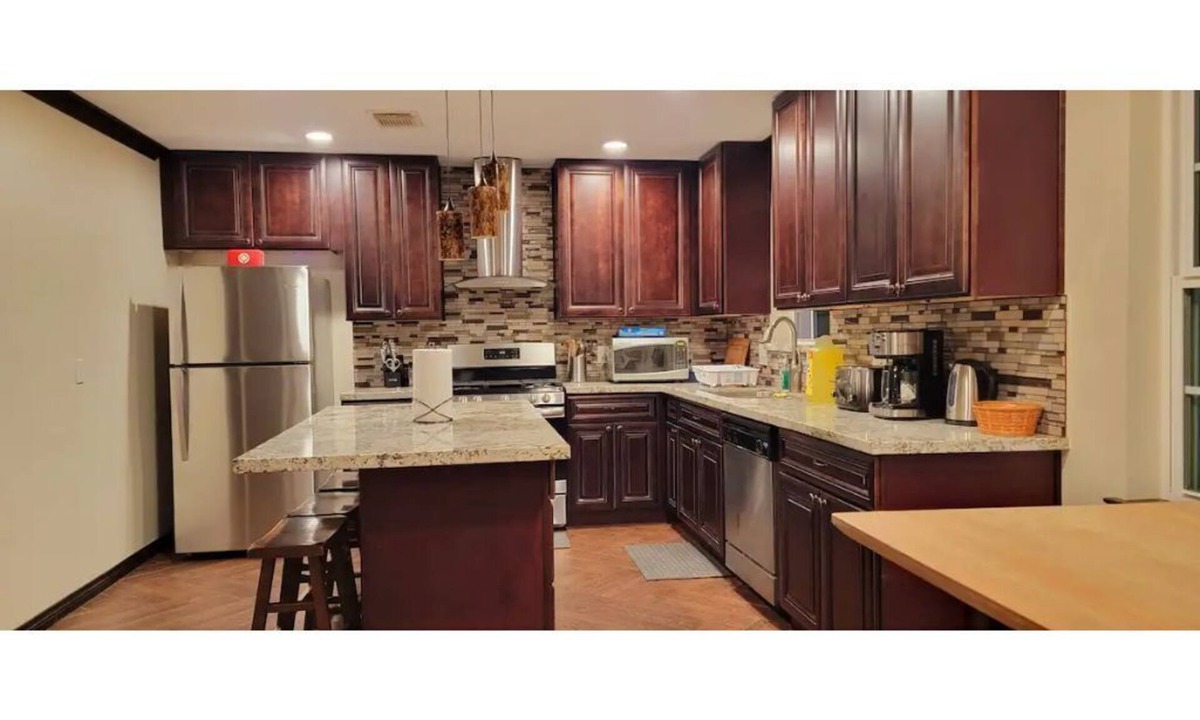 Spring Branch West House | Beautiful and Spacious 3-bedroom House