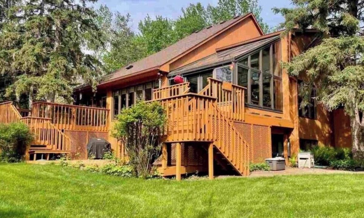 Saint Peter House | Beautiful and Unique 3 Bedroom Home in Saint Peter MN