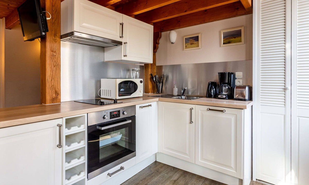 Beuvron-en-Auge House | Beautiful apartment in villa for 4 guests with WIFI