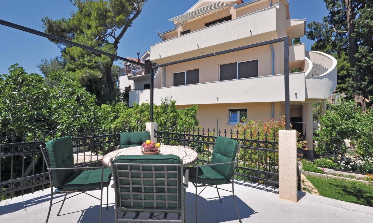 Kastel Gomilica Apartment | Beautiful apartment in Kastel Gomilica with WiFi
