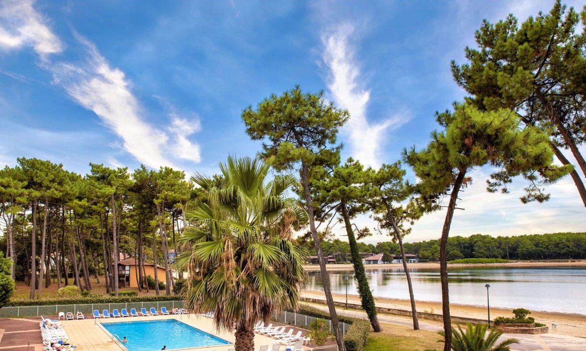 Soustons Apartment | Beautiful apartment for 4 guests with WIFI, pool, TV, terrace and pets allowed
