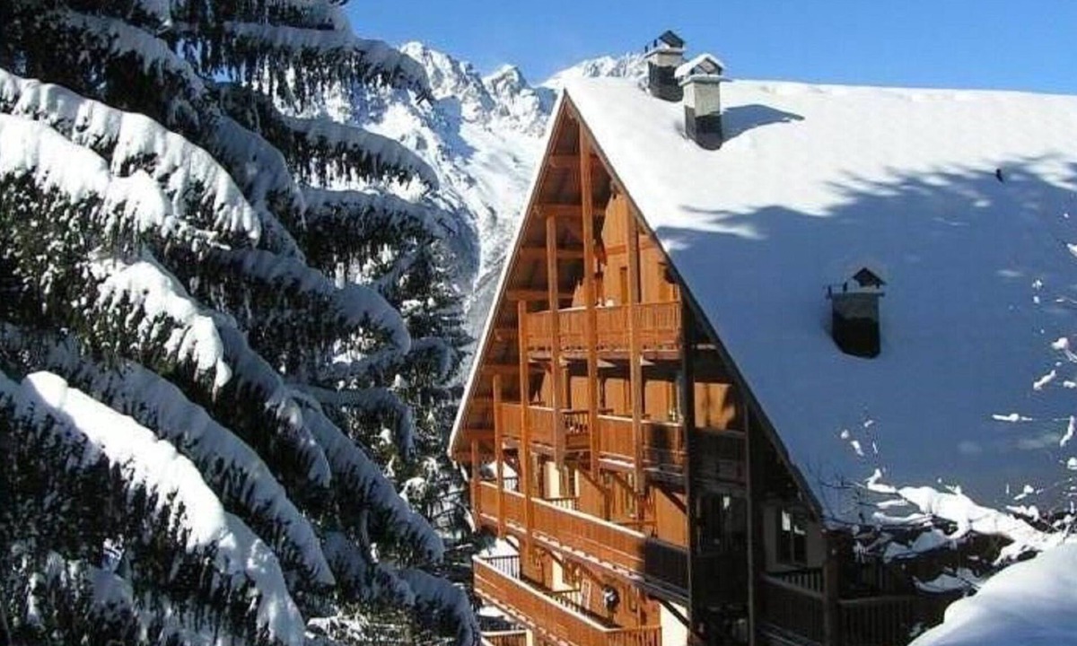 Oz-en-Oisans Apartment | Beautiful apartment and balconies on the slopes! Swimming pool, sauna, hammam and fitness