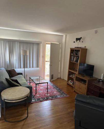 Beverly Hills Apartment | Beautiful apartment close to Cedars! Beverly Hills