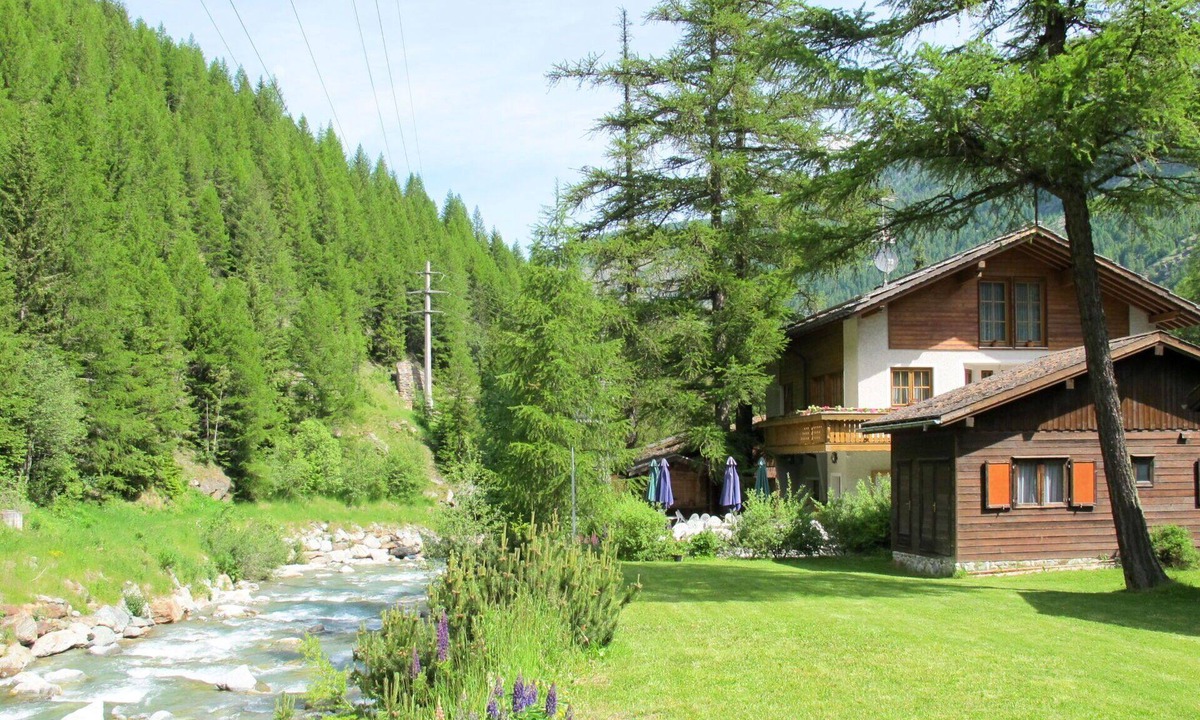 Saas-Balen House | Beautiful apartment in villa for 6 guests with WIFI, TV, patio and pets allowed