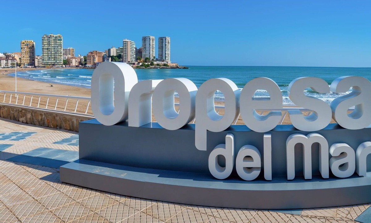 Cabanes Apartment | Beautiful apartment for 4 people with WIFI, A/C, pool, TV and terrace