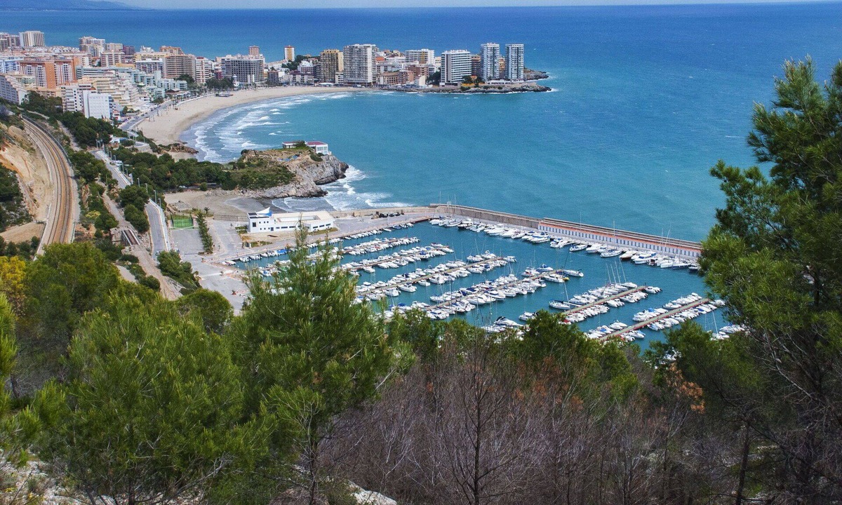 Cabanes Apartment | Beautiful apartment for 4 guests with A/C, pool, WIFI, TV, terrace and parking