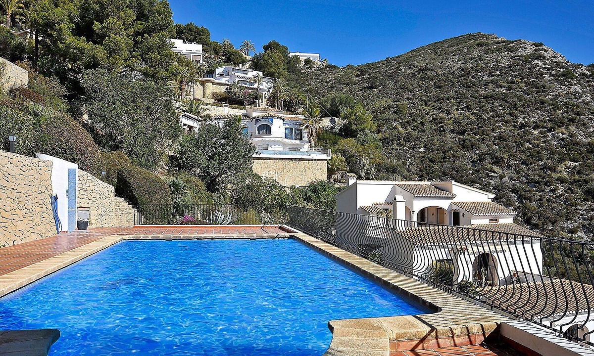 Arnella Apartment | Beautiful apartment for 4 people with A/C, pool, TV, terrace and panoramic view