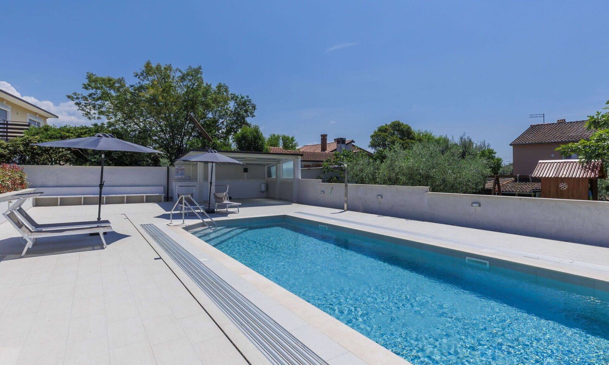 Murine Apartment | Beautiful apartment for 4 people with WIFI, A/C, pool, TV and terrace