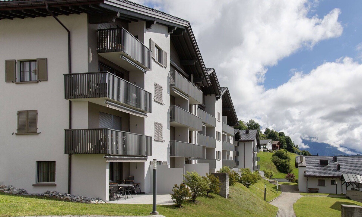 Falera Apartment | Beautiful apartment for 4 people with WIFI, pool, TV, balcony, pets allowed and panoramic view