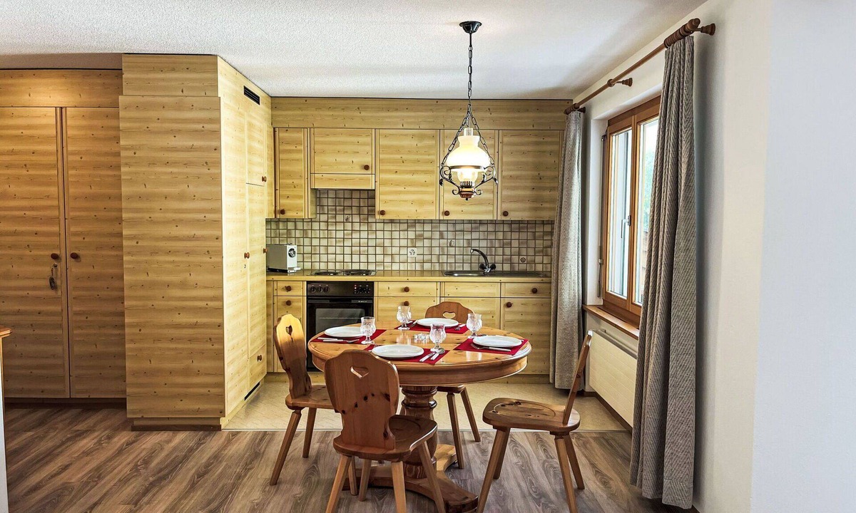 Grisons Apartment | Beautiful apartment for 2 guests with pool, WIFI, TV, balcony, pets allowed and panoramic view