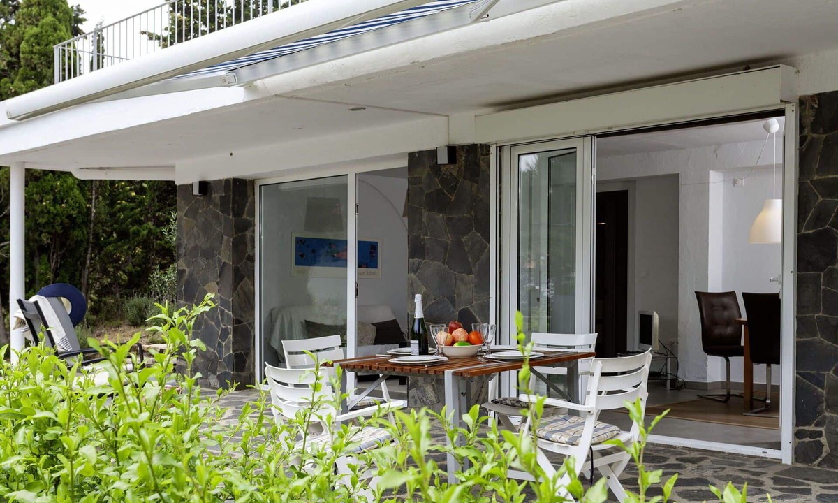 Llanca Apartment | Beautiful apartment for 3 guests with WIFI, A/C, TV and terrace