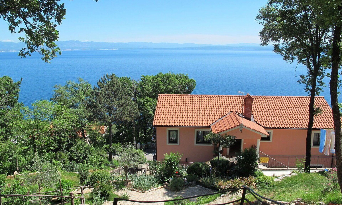 Mosenice Apartment | Beautiful apartment for 4 people with A/C, WIFI, TV and patio