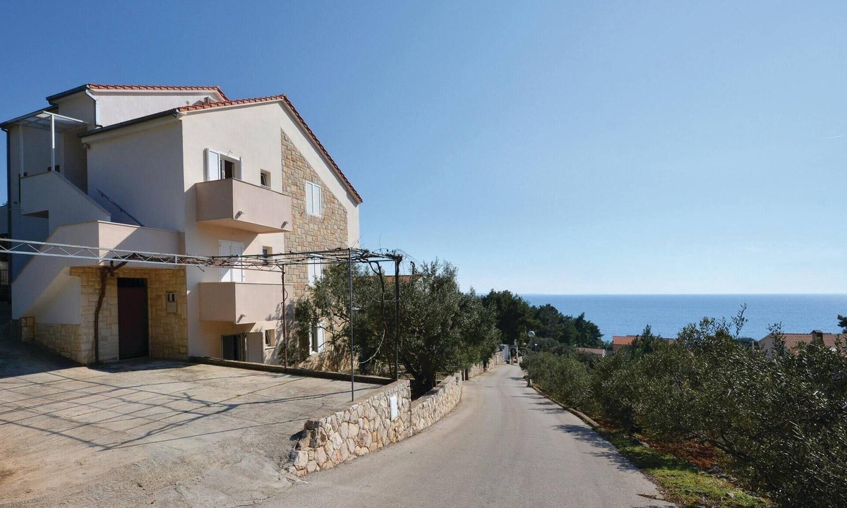 Ivan Dolac Apartment | Beautiful apartment in Ivan Dolac with WiFi