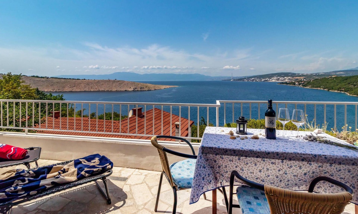 Kraljevica Apartment | Beautiful apartment in Kraljevica with WiFi