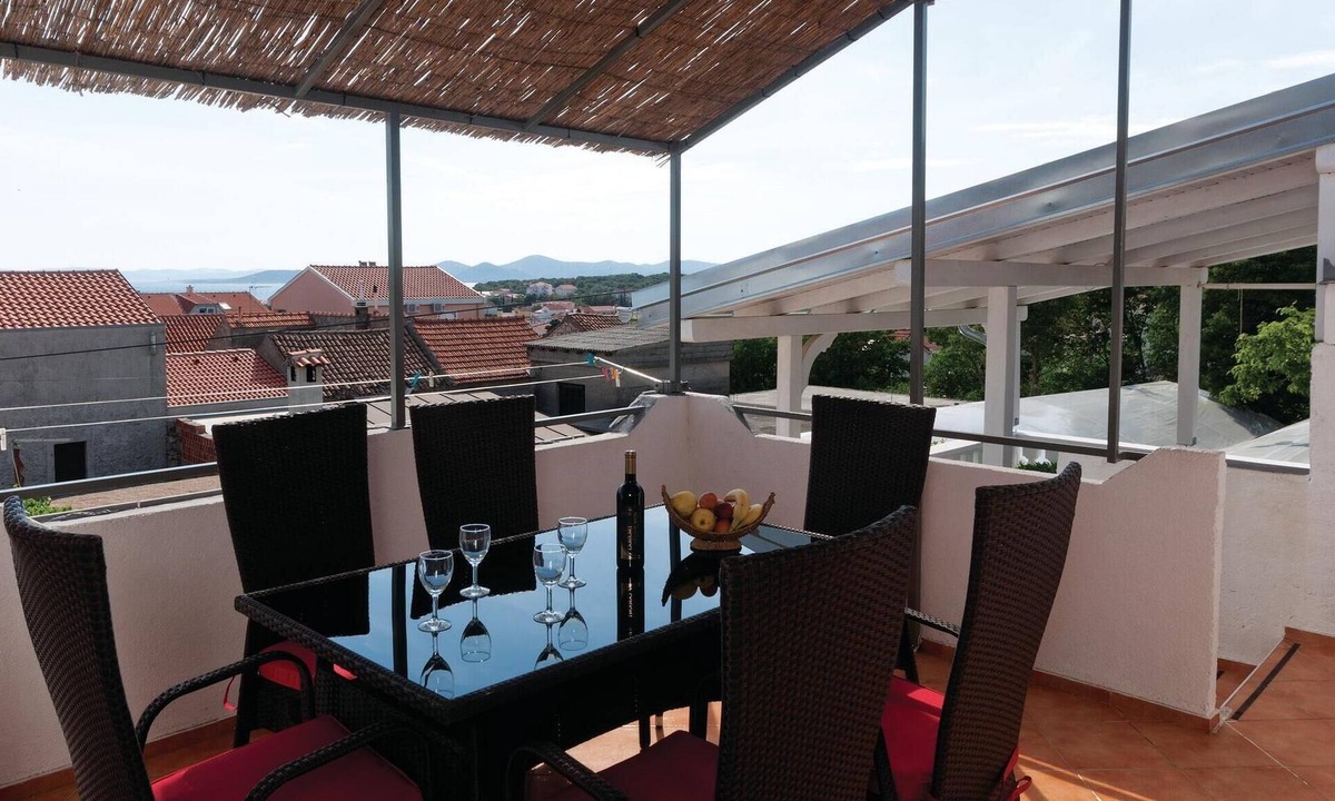Pakostane Apartment | Beautiful apartment in Pakostane with WiFi