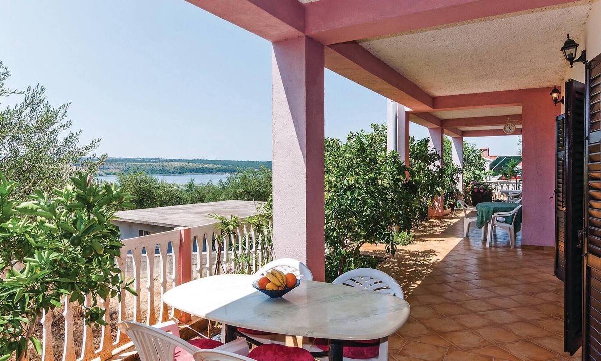 Posedarje Apartment | Beautiful apartment in Posedarje with WiFi