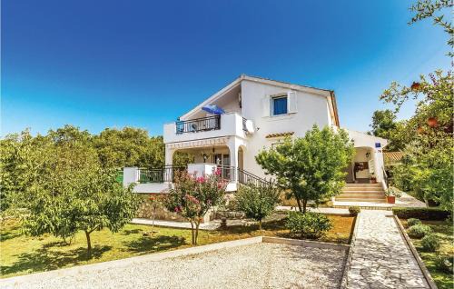 Brzac Apartment | Beautiful Apartment In Brzac With Wifi
