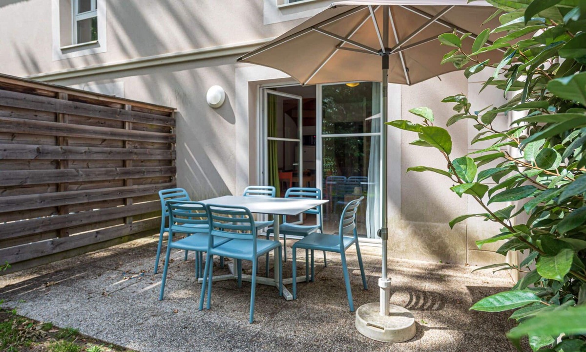 Saumur House | Beautiful apartment in villa for 6 guests with pool, internet, TV, terrace and pets allowed