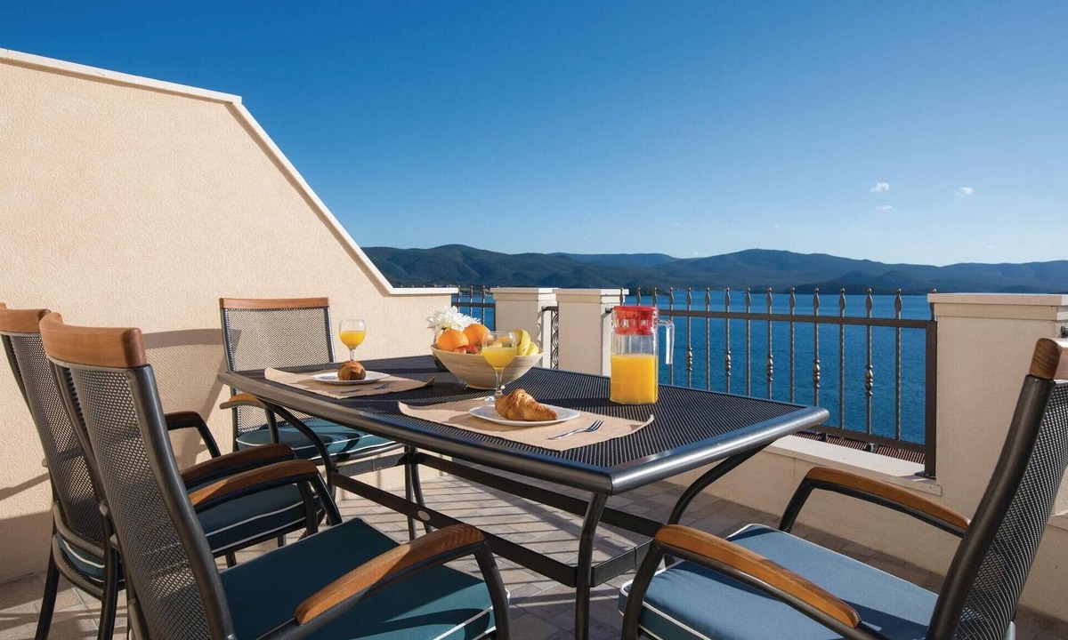 Komarna Apartment | Beautiful apartment in Komarna with WiFi