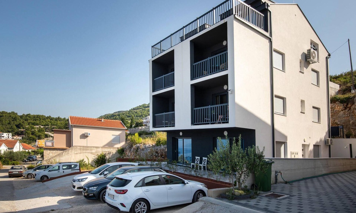 Komarna Apartment | Beautiful apartment in Komarna with WiFi