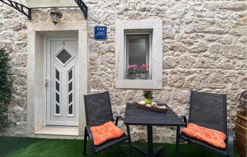 Opuzen Apartment | Beautiful Apartment In Opuzen With Wifi