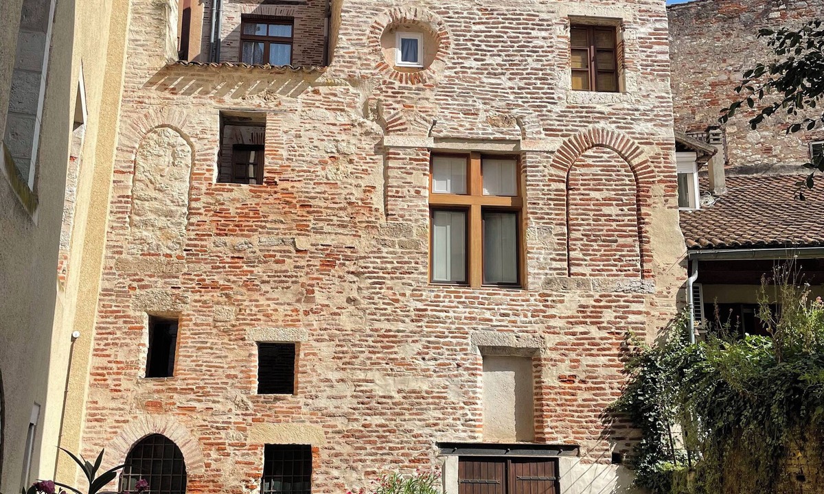 Cahors Old Town Apartment | Beautiful apartment in the historic center, bright, quiet.