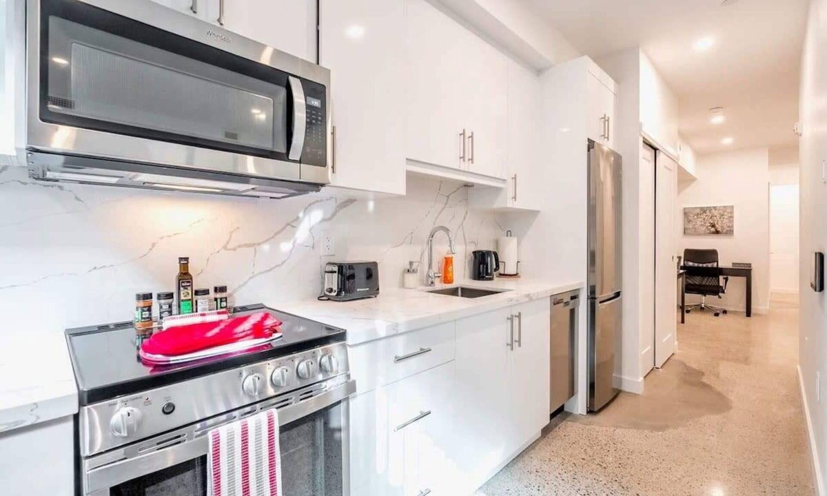 Downtown Toronto Apartment | Beautiful Apartment Near to Downtown!