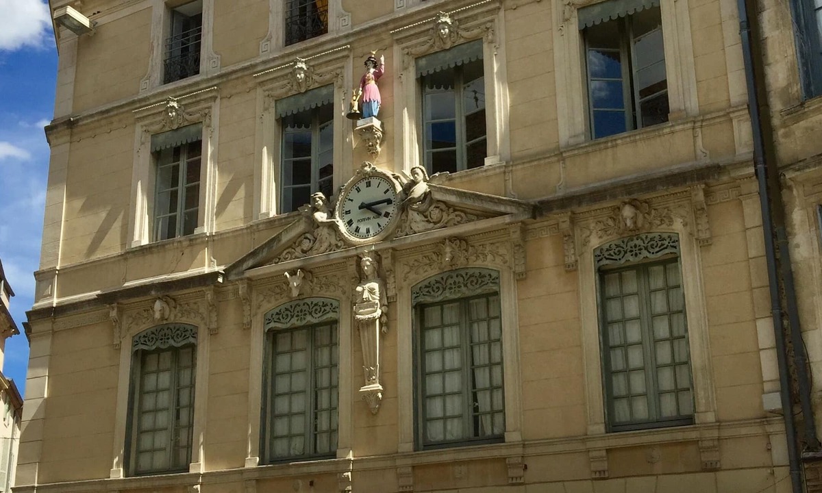 Nimes City Centre Apartment | Beautiful apartment of 93 m2 in the heart of the historic center 6 people