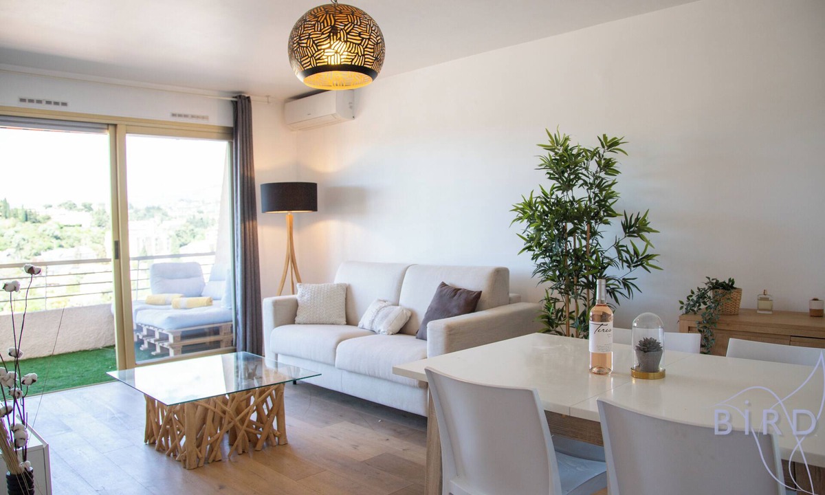 Le Cannet Apartment | Beautiful Apartment with Terrace, A/C and PARKING