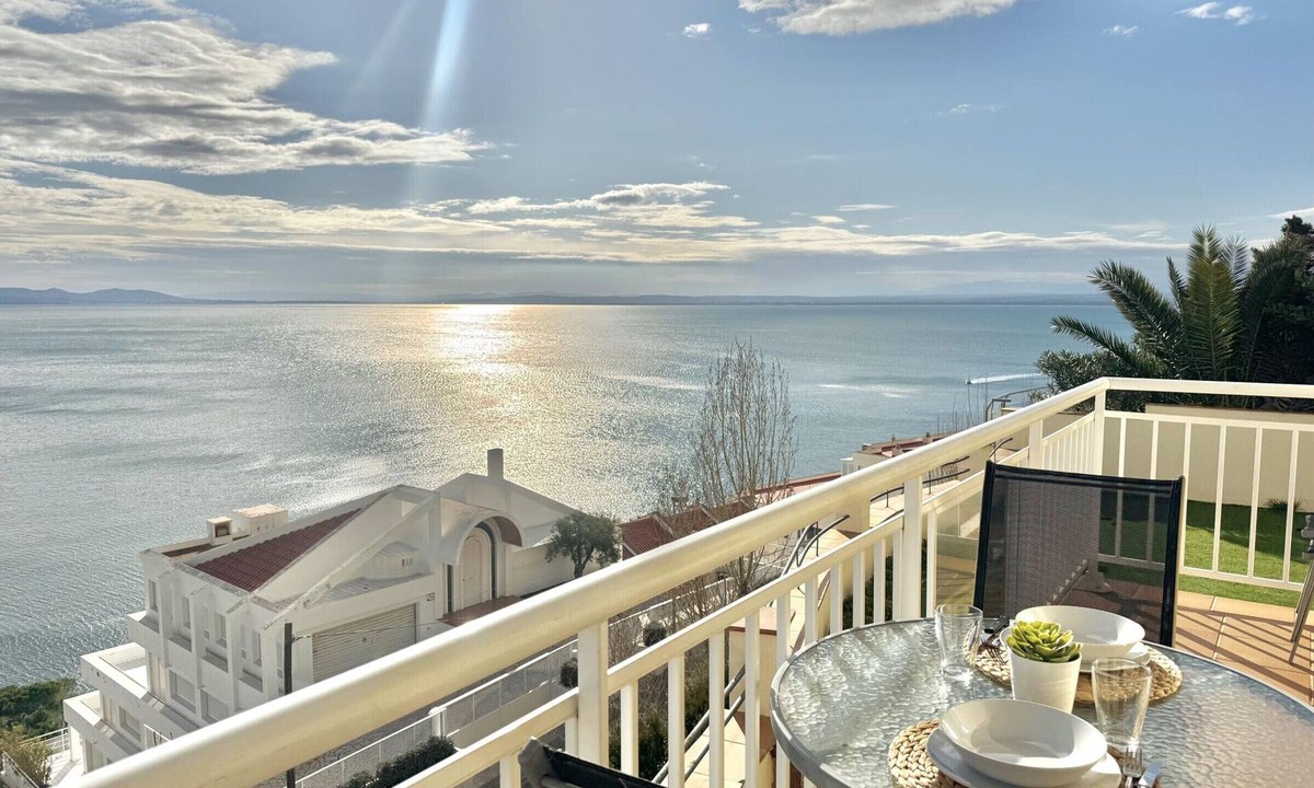 Almadraba-Canyelles Apartment | Beautiful apartment with pool, WiFi and parking, 10 min from the beach